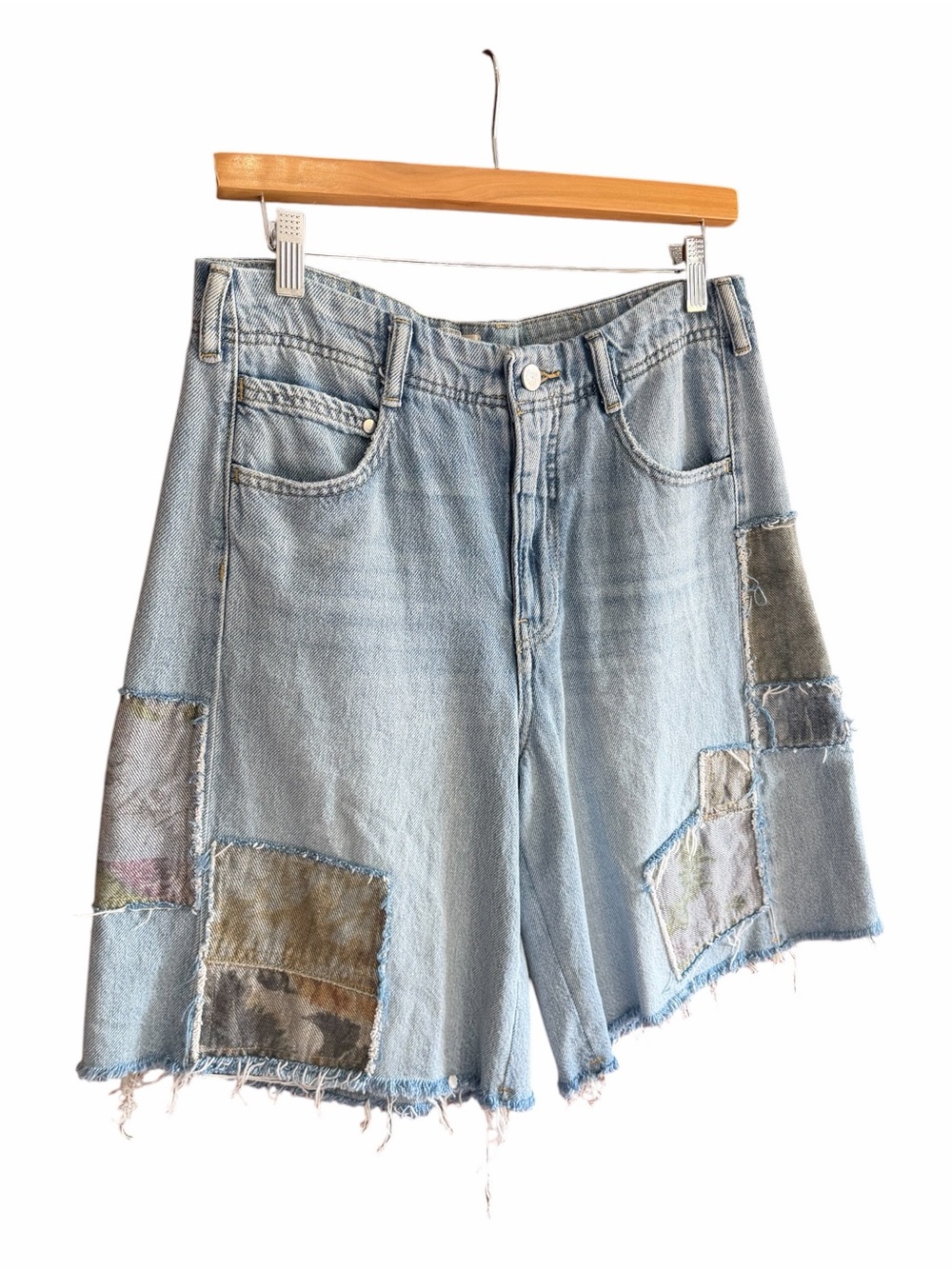 PILCRO The Adi Patchwork Mid-Rise Relaxed Bermuda Shorts Denim 29 - Picture 7 of 15
